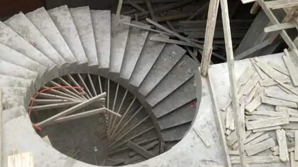 Paslanmaz Çelik Merdiven Korkuluğu Montajı Paslanmaz çelik merdiven korkuluğu ve doğal taş kaplama İstanbul
